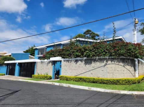 Casa en San Cristóbal Zona 8 de Mixco