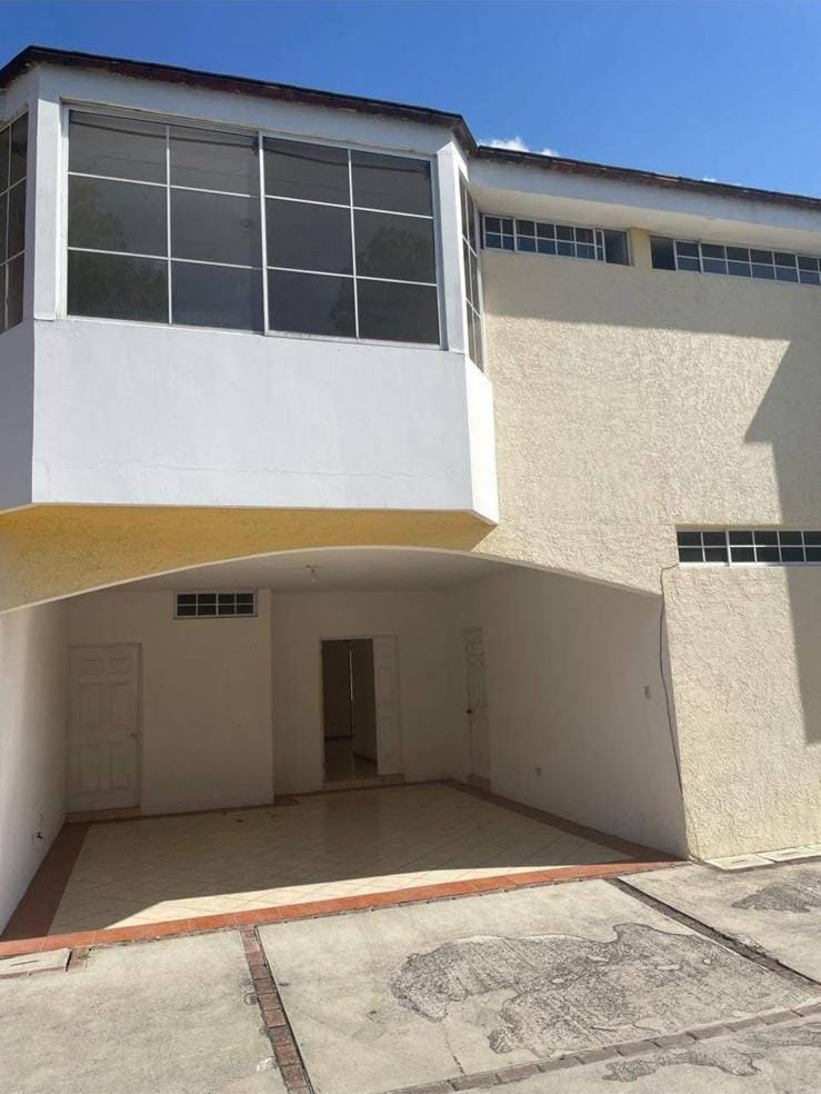 Casa en Residencial Las Cúpulas San Lucas Sacatepéquez