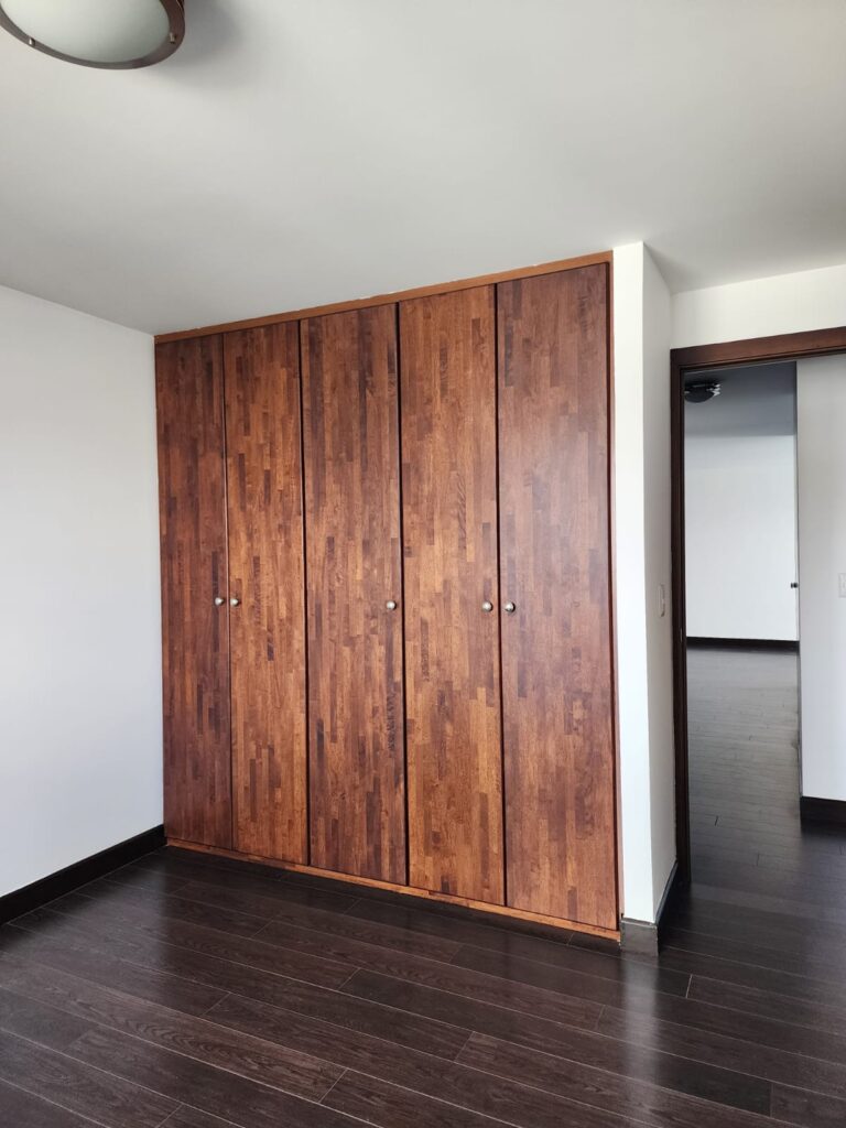 Apartamento en Edificio Catania Zona 14 - Image 5