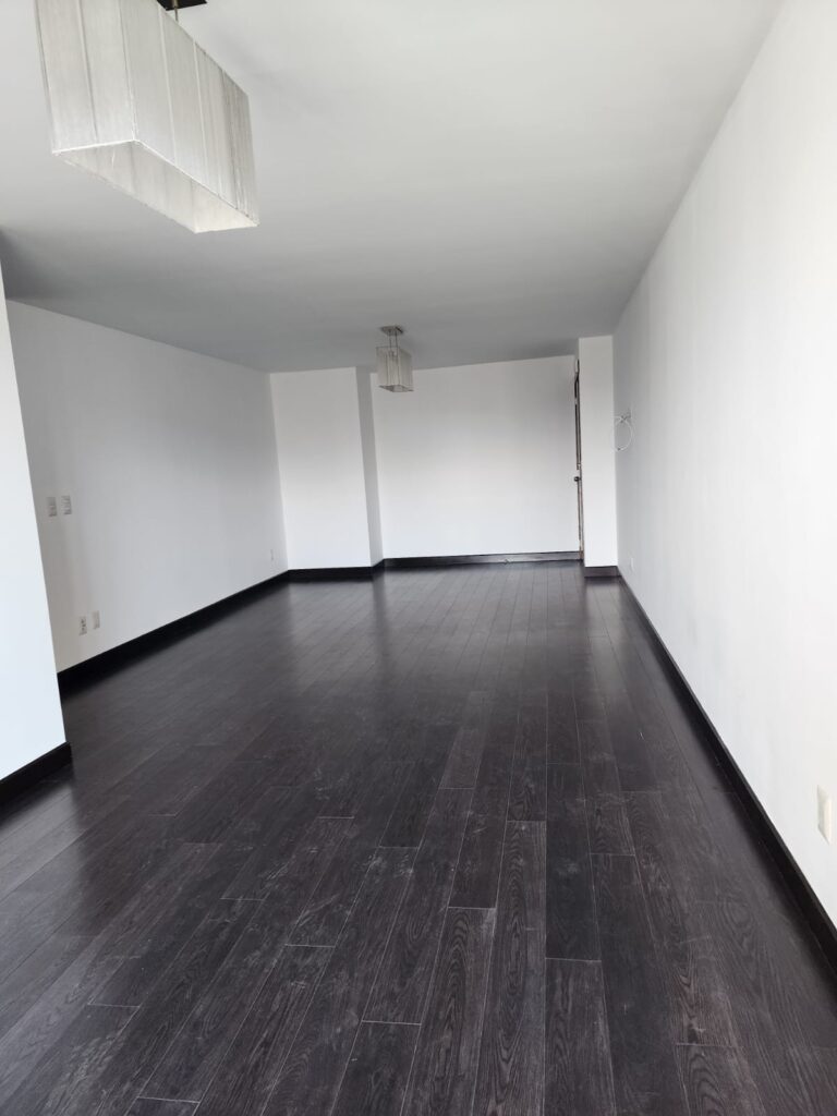 Apartamento en Edificio Catania Zona 14 - Image 4
