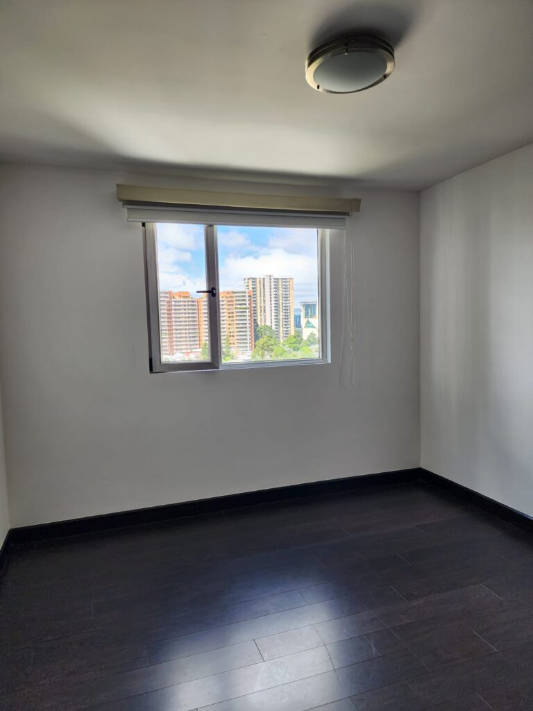Apartamento en Edificio Catania Zona 14 - Miniatura 6