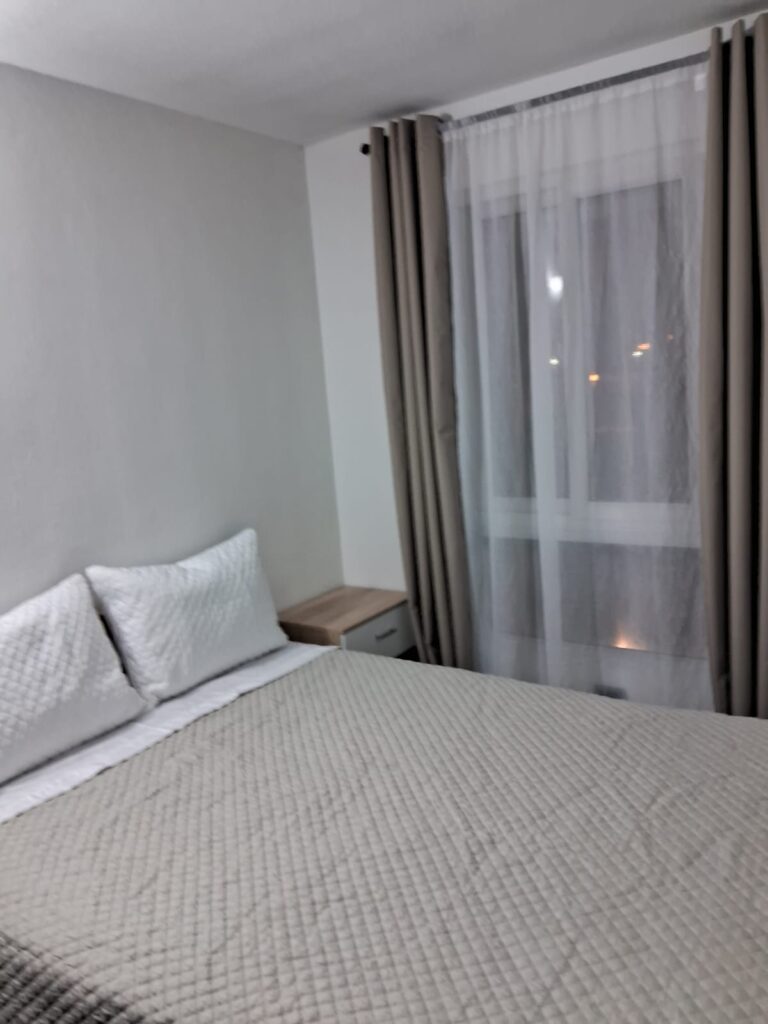Apartamento en Torre entre Árboles Zona 1 - Image 5