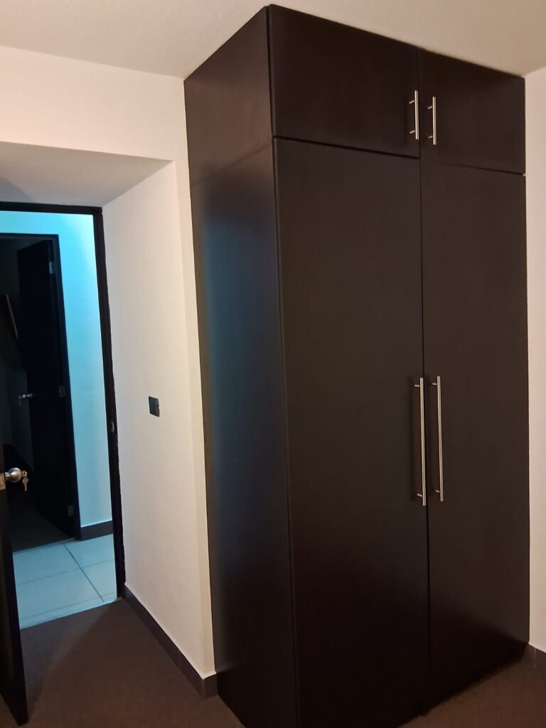 Apartamento en Torre entre Árboles Zona 1 - Image 4
