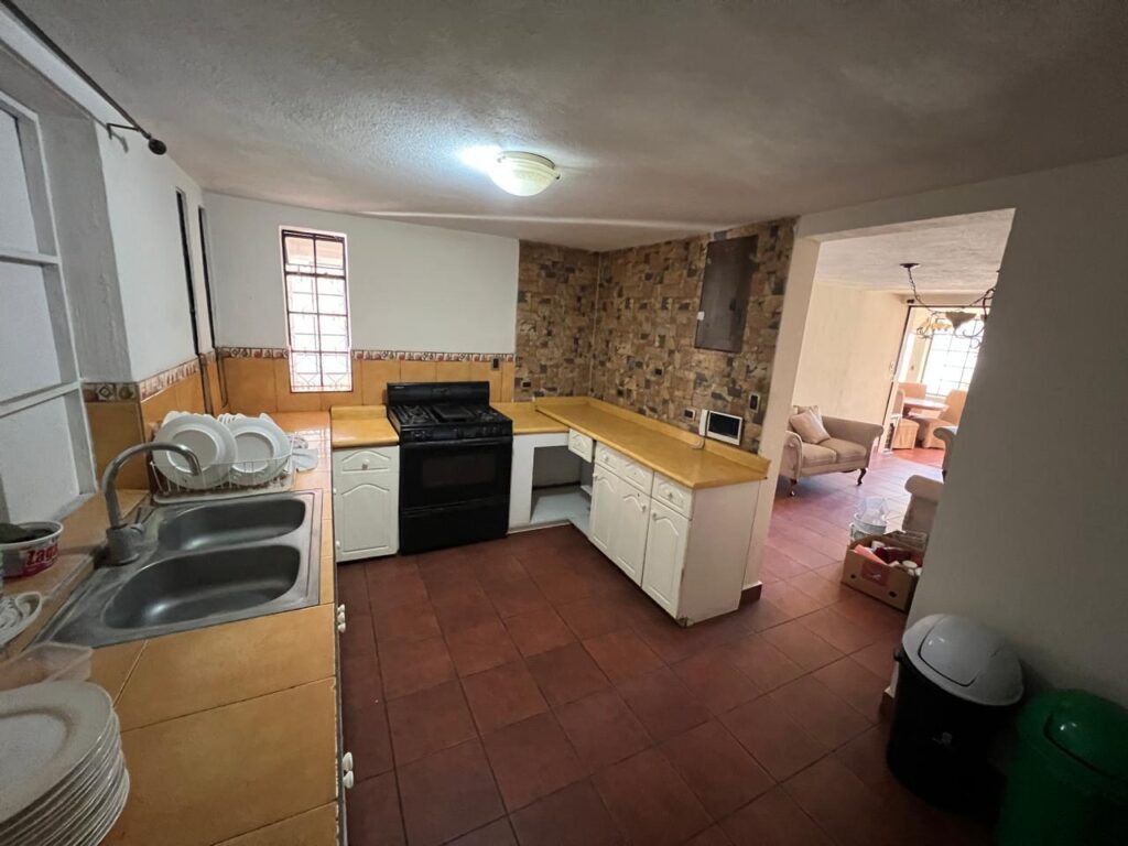 Casa en renta en Mariscal Zona 11 - Image 3
