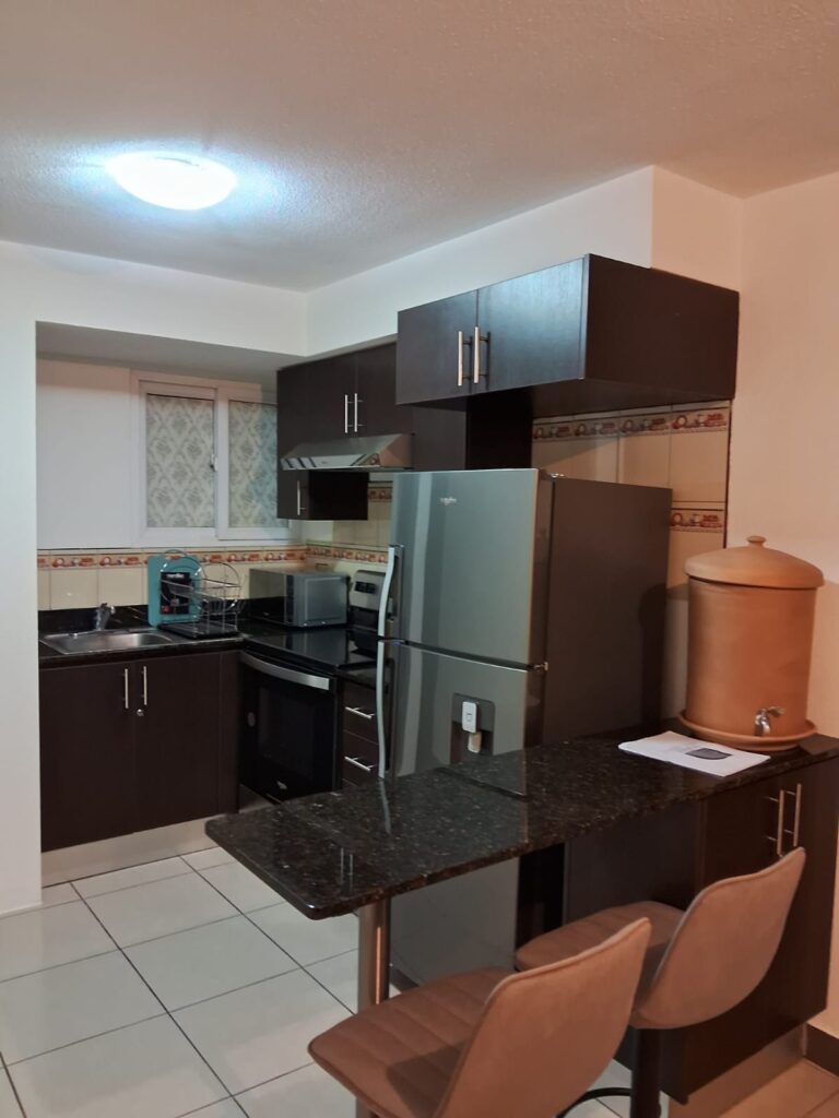 Apartamento en Torre entre Árboles Zona 1 - Image 2