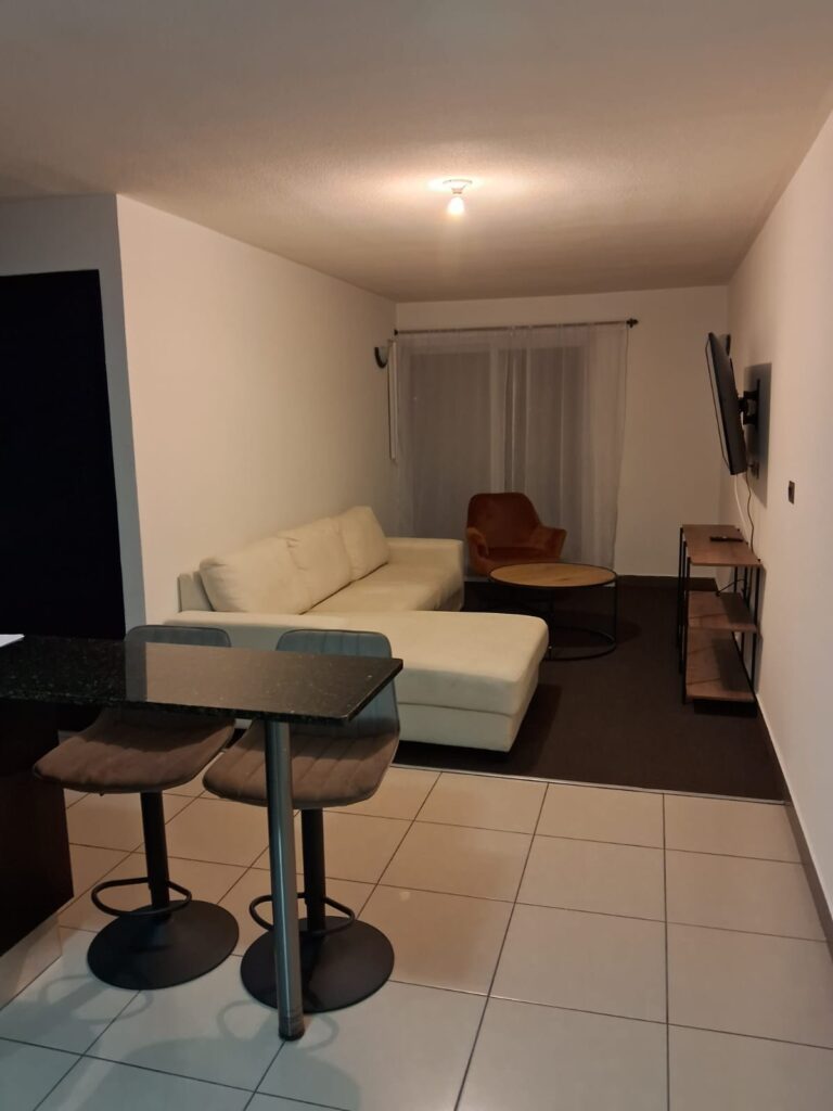 Apartamento en Torre entre Árboles Zona 1 - Image 3