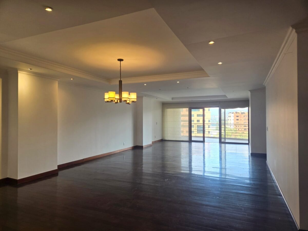 Apartamento en Zona 14 Edificio Tadeus