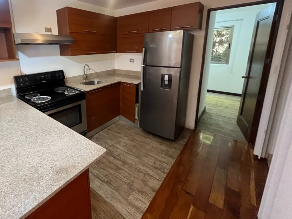 Apartamento en renta en Encinalito de Oakland Zona 10 - Image 3