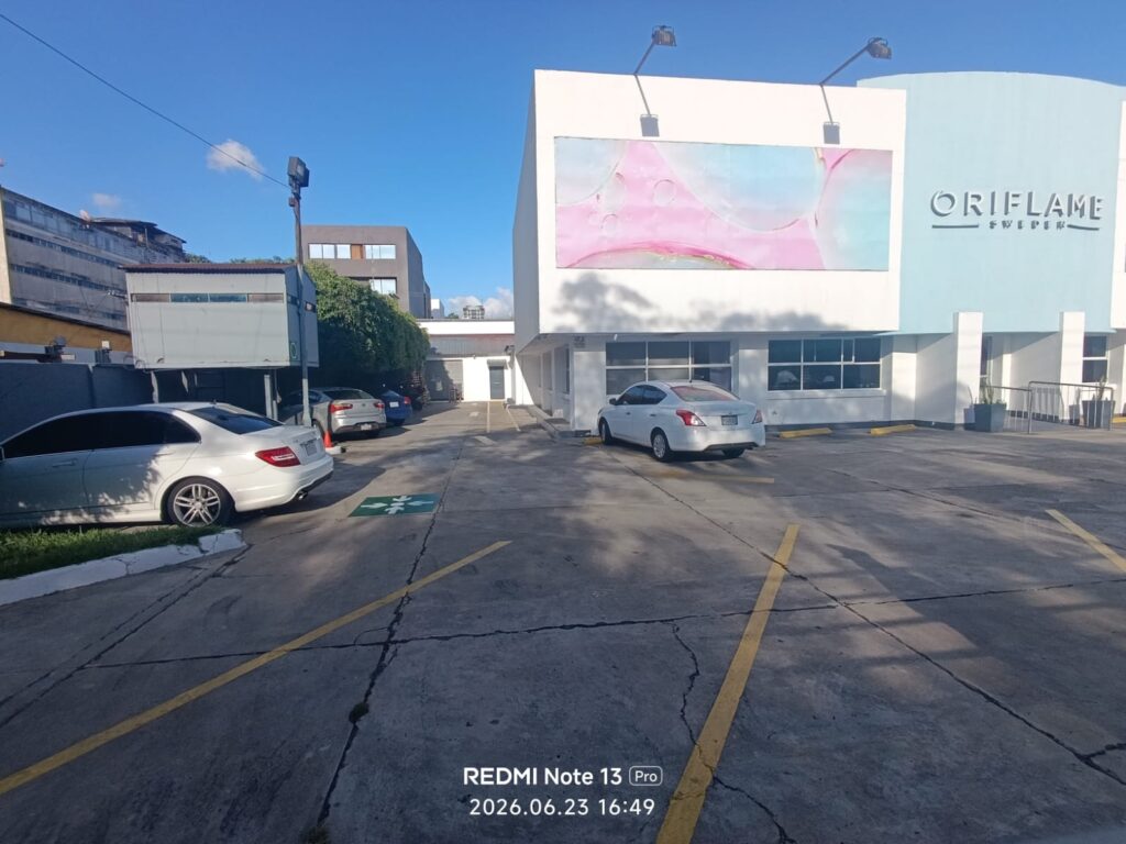 Casa comercial en alquiler en Zona 9 - Image 2