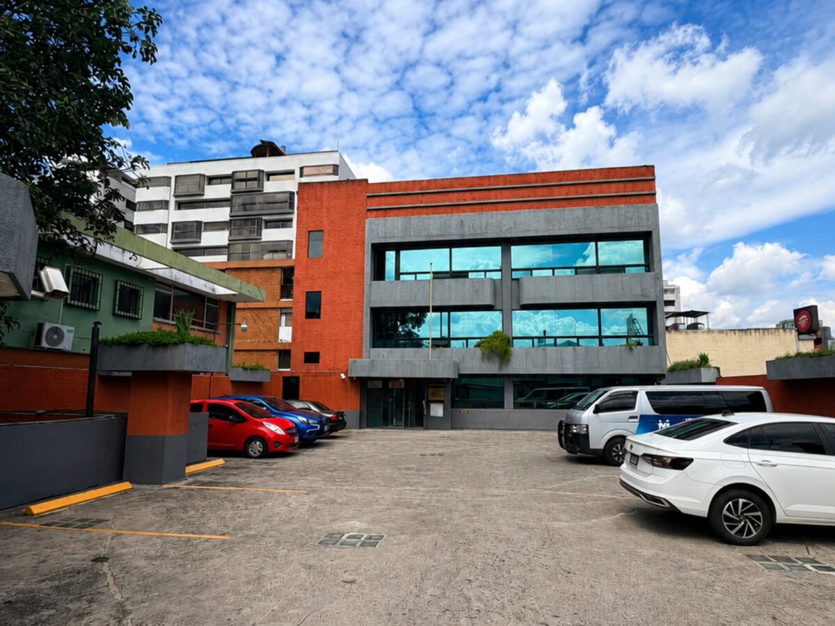 Edificio en venta en Zona 9 - Image 1