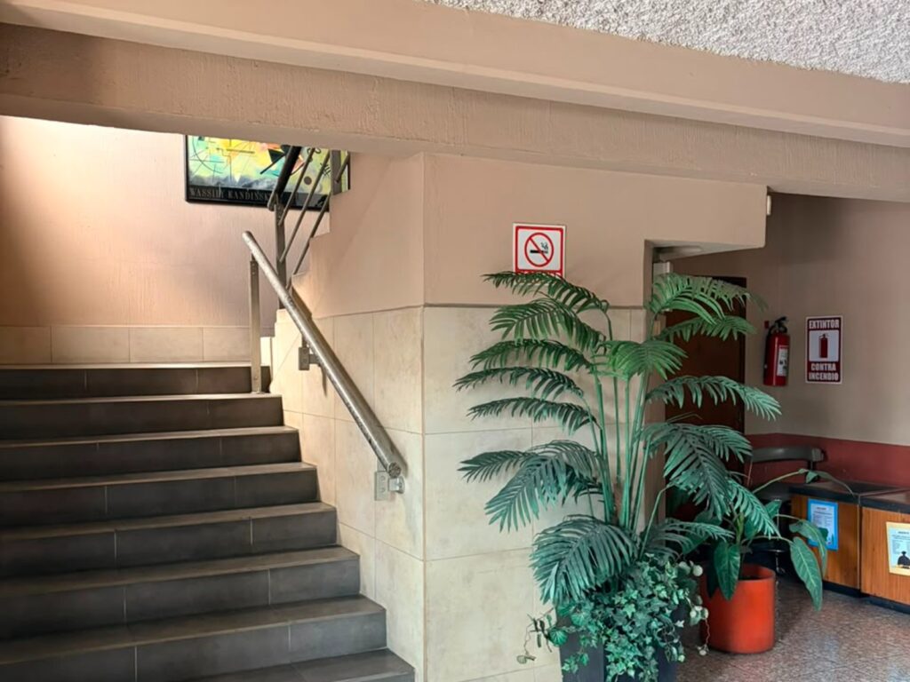Edificio en venta en Zona 9 - Image 3