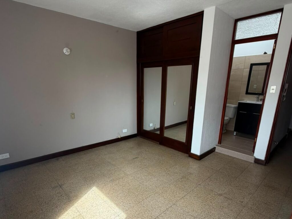 Casa en venta en Zona 1 - Image 2