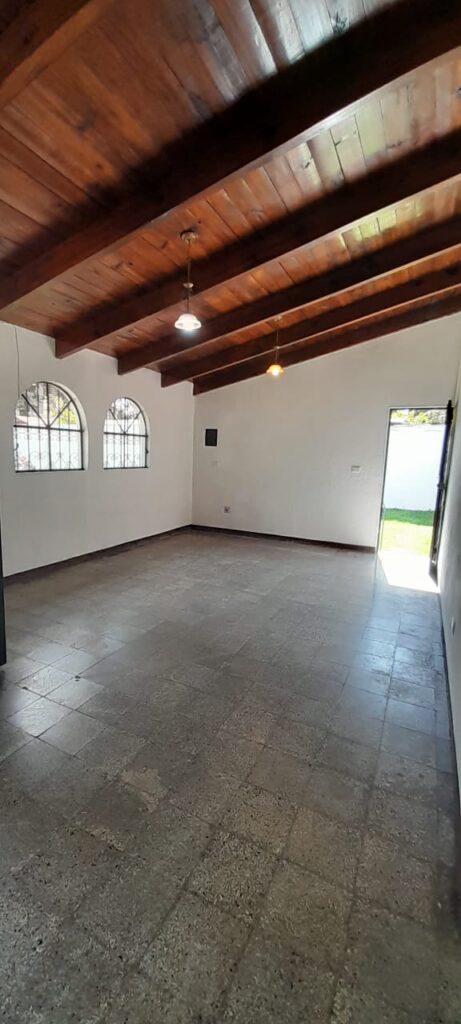 Casa comercial en renta en San Lucas Sacatepéquez - Miniatura 5
