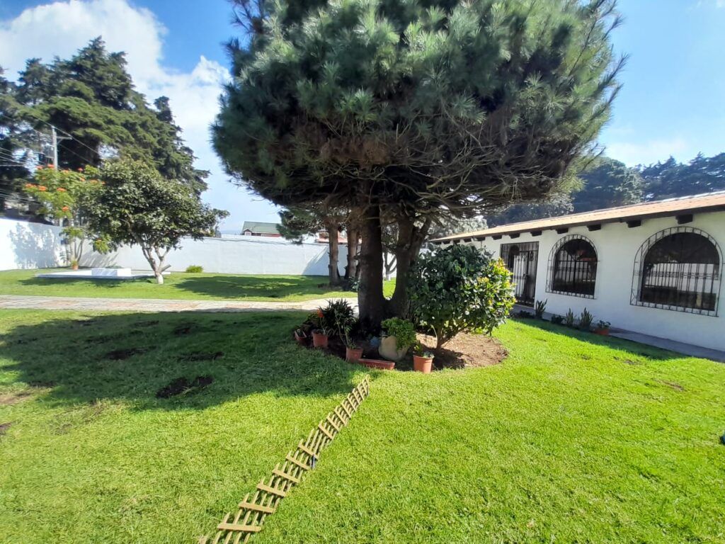 Casa comercial en renta en San Lucas Sacatepéquez - Miniatura 6