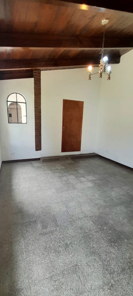 Casa comercial en renta en San Lucas Sacatepéquez - Miniatura 8