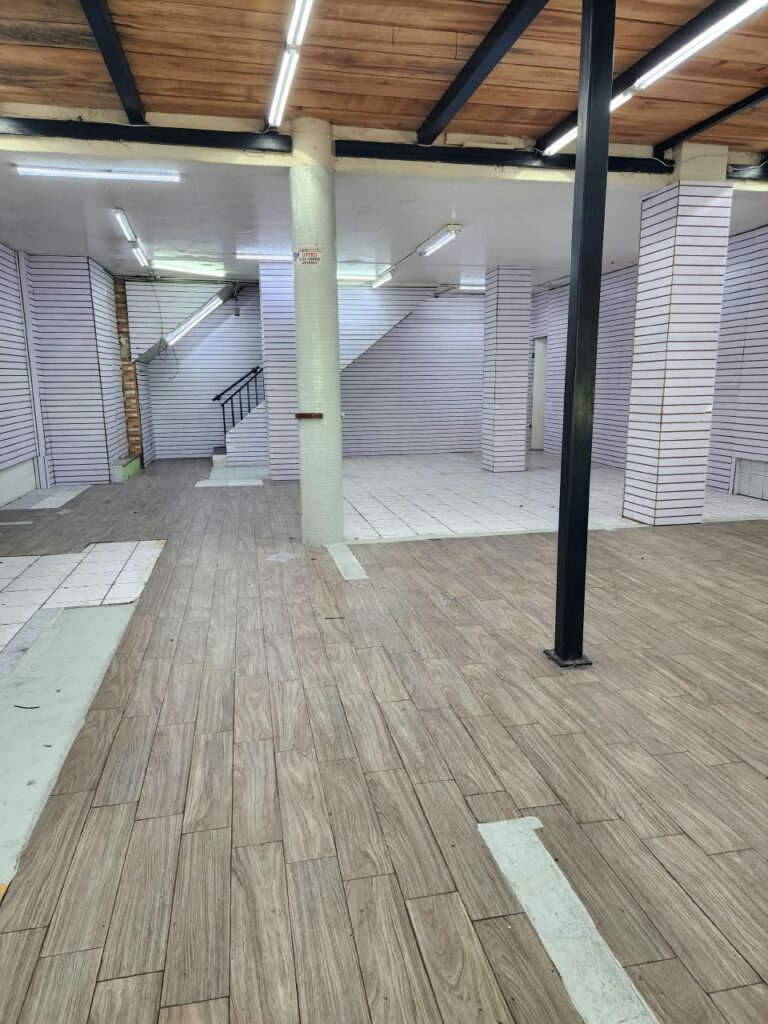 Casa en renta en Zona 1 ideal para comercio - Miniatura 3